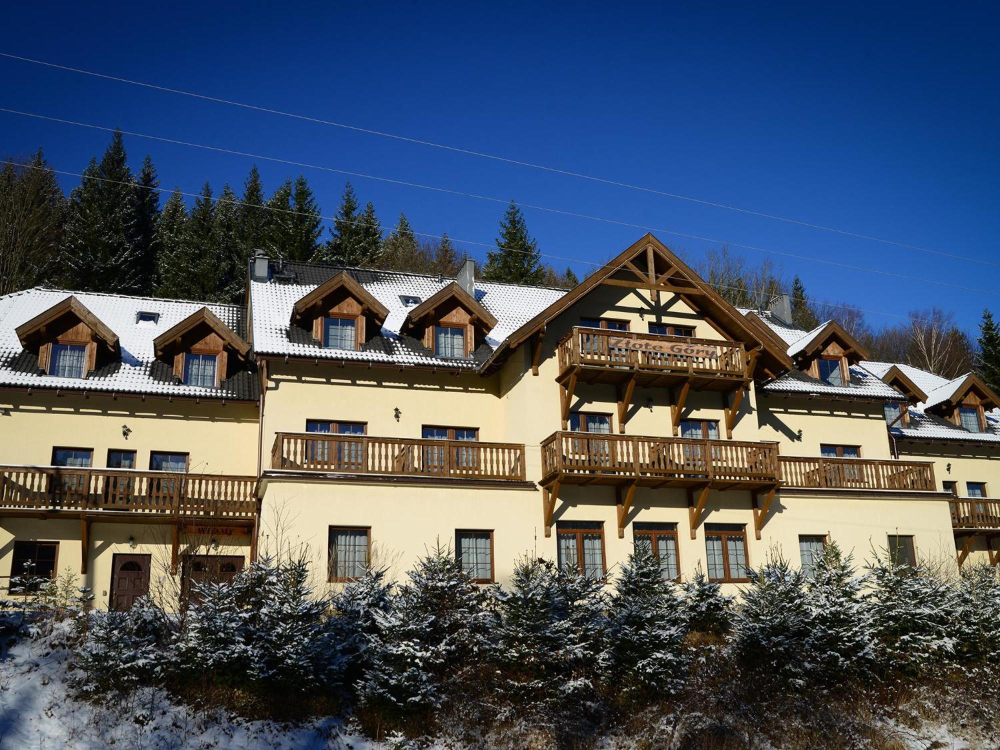 Zlote Gory - Czarna Gora Bed & Breakfast Sienna  Exterior photo