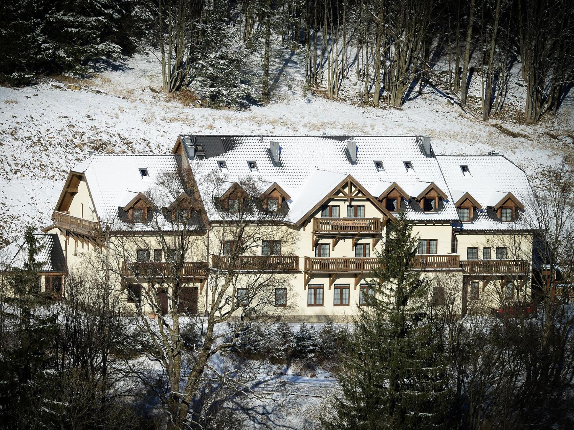 Zlote Gory - Czarna Gora Bed & Breakfast Sienna  Exterior photo
